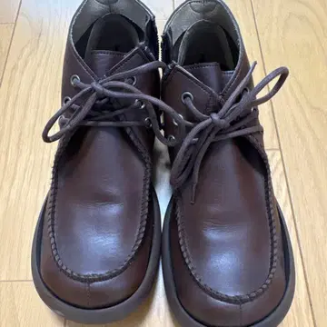 브라운 레이스업 모카신