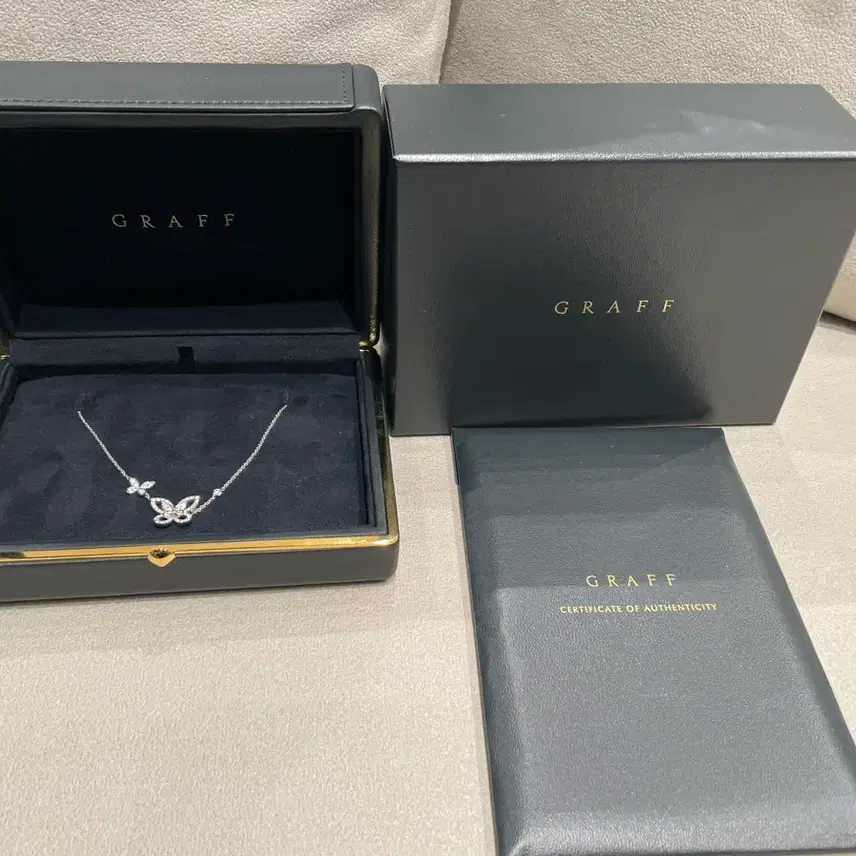 그라프 더블버터플라이 다이아 목걸이 사진 3