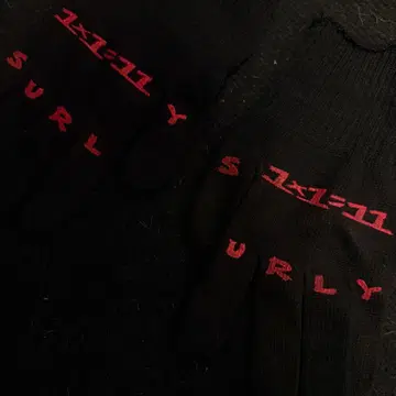 SURLY 로고 블랙 장갑