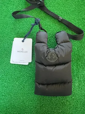 [ 미사용 새상품 ] MONCLER 블랙 숄더백