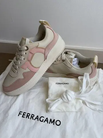 미사용 새상품 FERRAGAMO 스니커즈 23.5cm~24cm