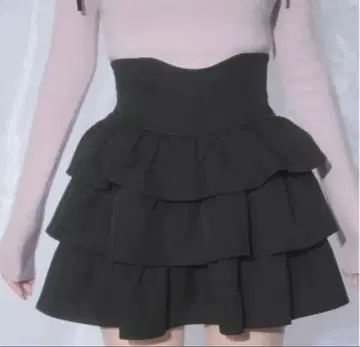미셸 마카롱 프릴 슬림 레그 스커트 블랙 택 포함