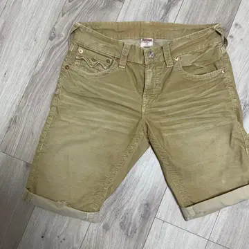 TRUE RELIGION 베이지 숏팬츠 31