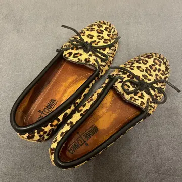 MINNETONKA 레오파드 무늬 모카신