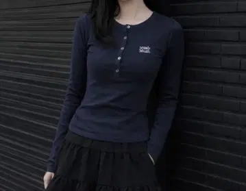 [ MUAMUAH ] 헨리넥 스티치 긴팔 T셔츠