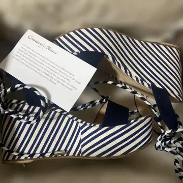 잔비토 로시 Gianvito Rossi 통굽 웨지 샌들
