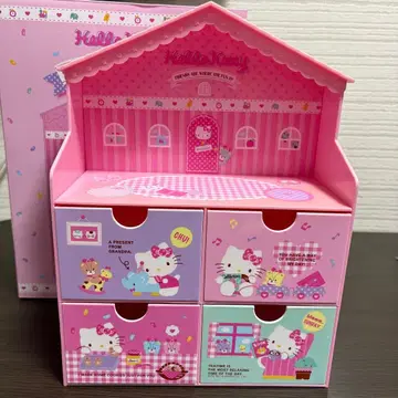 헬로키티 장식장 포함 집 모양 체스트