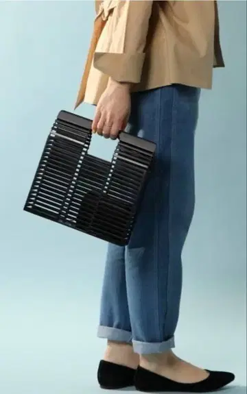 르 베르니 밤부 스퀘어 백 블랙