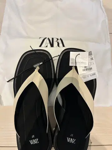 미사용 새상품 ZARA 플립플랍 37 화이트 블랙