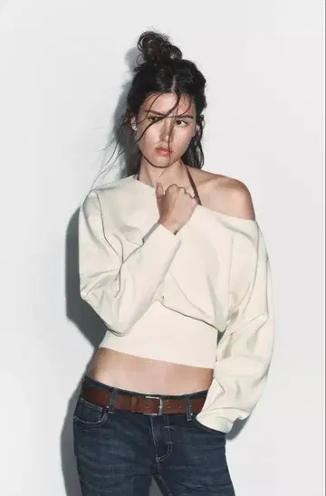 zara S 사이즈 오프숄더 아이보리 크롭 스웨터