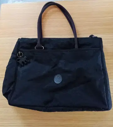 KIPLING 블랙 리프 패턴 백