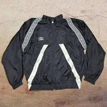 UMBRO 나일론 자켓 블랙 화이트 라인 로고 자수 트랙 90s L
