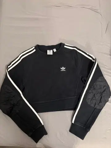 adidas 블랙 맨투맨 XS 사이즈