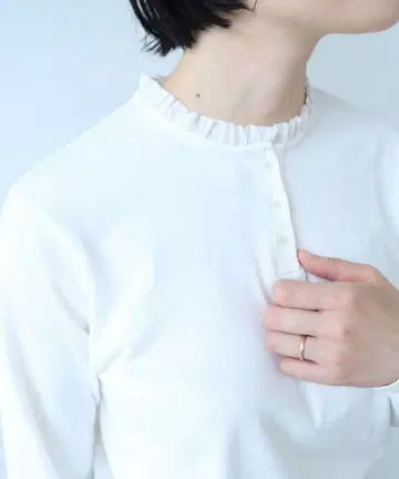 PAR ICI 코마 천축 헨리넥 프릴 티셔츠