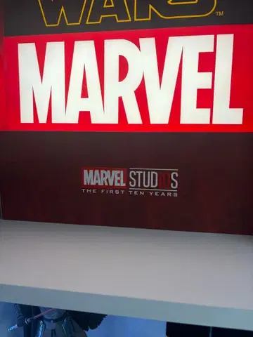 MARVEL 10주년 핫토이즈 마블 로고 라이트 박스
