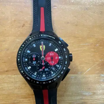 Ferrari 태키미터 부착 손목시계