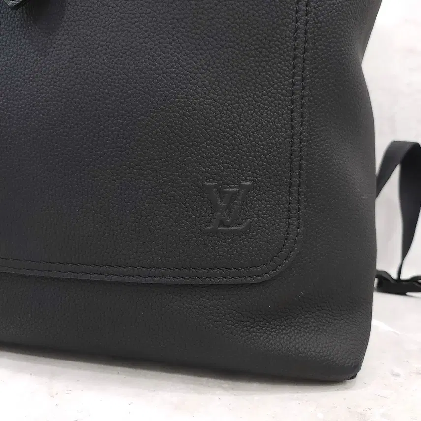 루이비통 LV 패스트라인 레더 백팩 M15262 사진 5