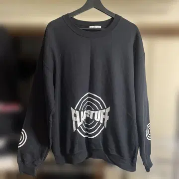FLAGSTUFF 블랙 맨투맨