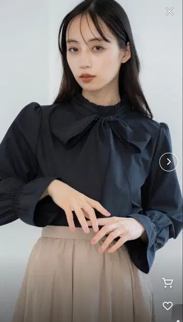 노엘라 블랙 리본 포함 셔츠 긴팔