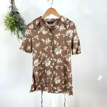 T1157 CASTUERA 셔츠 블라우스 꽃무늬 브라운 반팔 올 패턴 M
