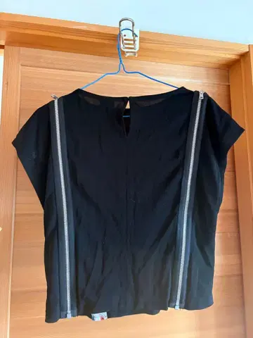 장폴고티에 지퍼 디자인 블랙 셔츠 반팔 새상품급
