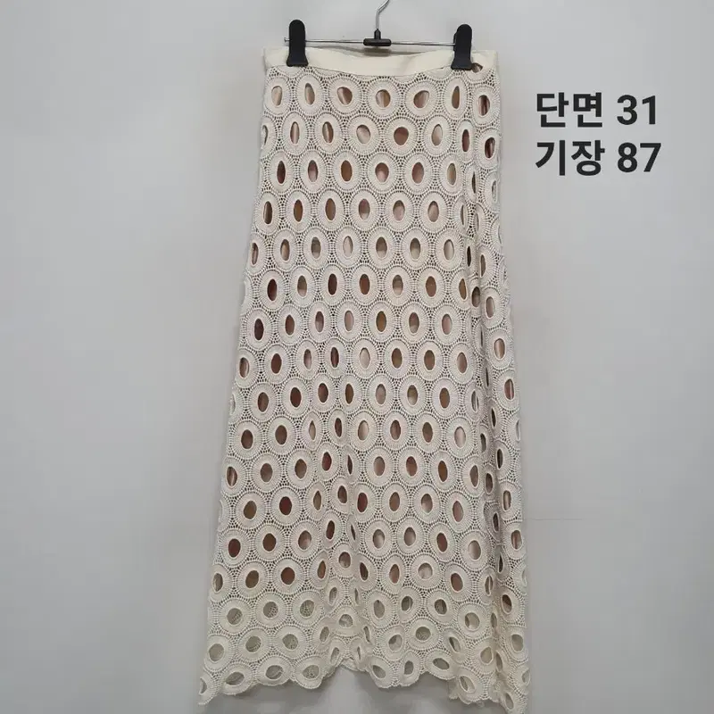 라밤바룸 펀칭 레이스 스커트.