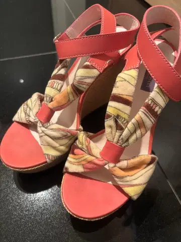 최종 가격 인하 완료 에밀리오 푸치 샌들 웨지솔 박스 포함