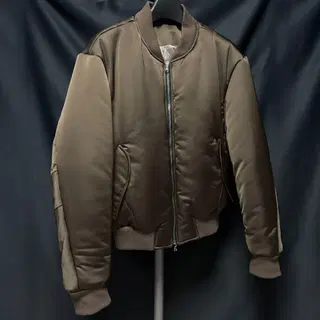 L) vuja de max satin pillow bomber 자켓 | 브랜드 중고거래 플랫폼