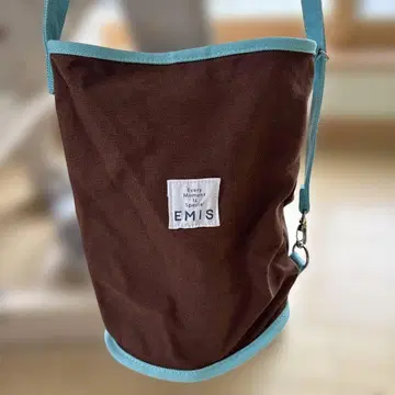 EMIS 브라운 숄더백