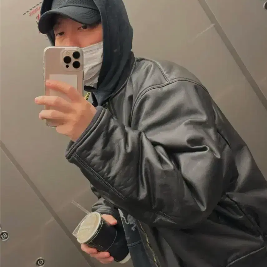 발렌시아가 레더 자켓 사진 3
