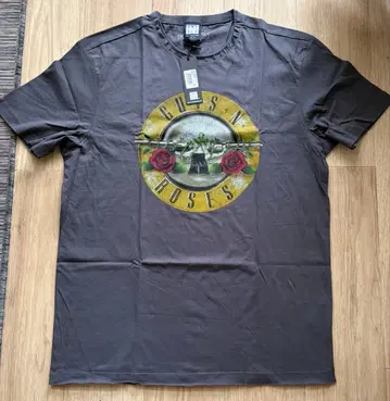 GUNS N' ROSES x amplified drum logo 티셔츠