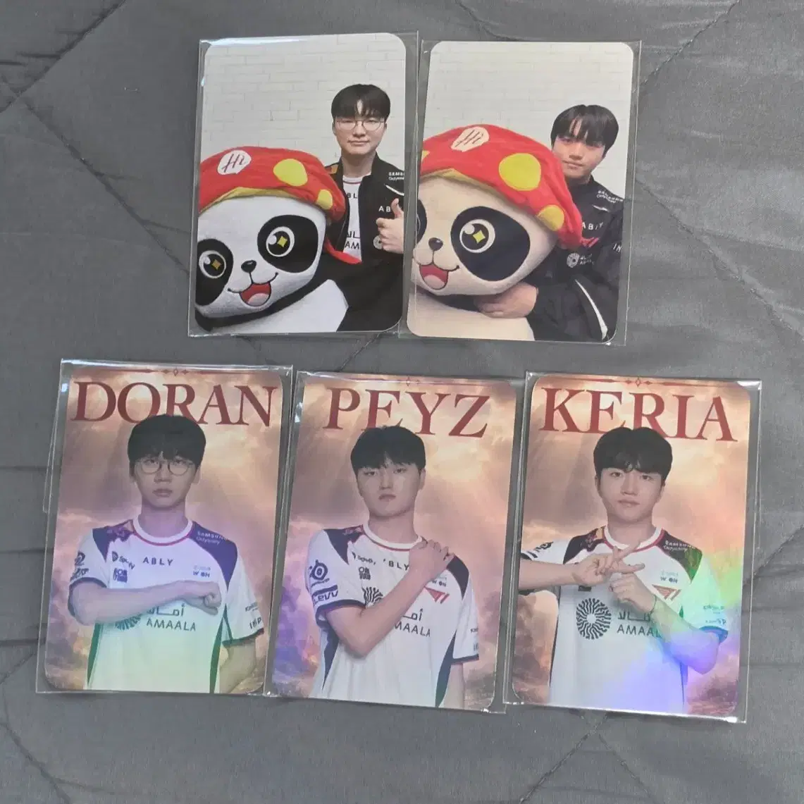 T1 Faker, Oner, Gumayusi, Keria player autographed card. on