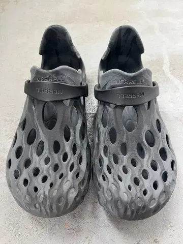 MERRELL 하이드로모크 블랙 샌들
