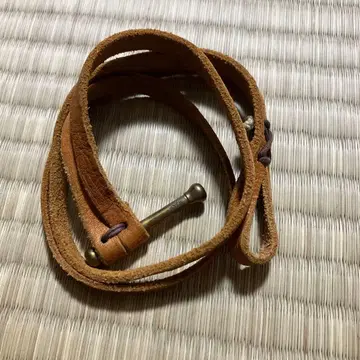가면라이더 오즈 에이지의 가죽 팔찌