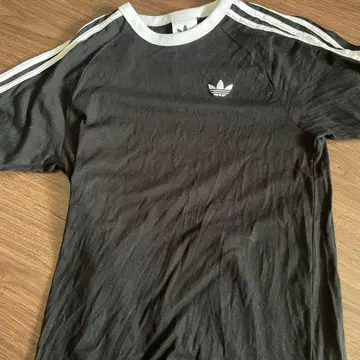adidas 블랙 반팔 T셔츠