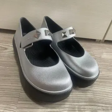 크록스 스톰프 메탈릭 메리 제인 실버 25cm