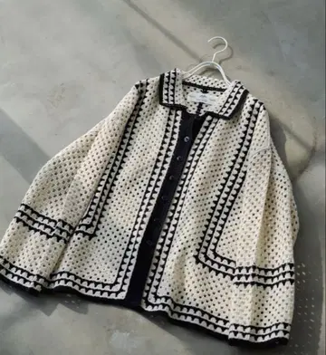 배색 크로셰 편직풍 카라 부착 가디건