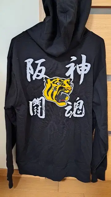 한신 타이거즈 안토니오 이노키 콜라보 후드티 속기모 LL