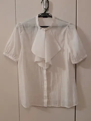 UNITED ARROWS 화이트 프릴 반팔 블라우스