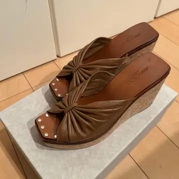 Jimmy Choo 브라운 트위스트 샌들