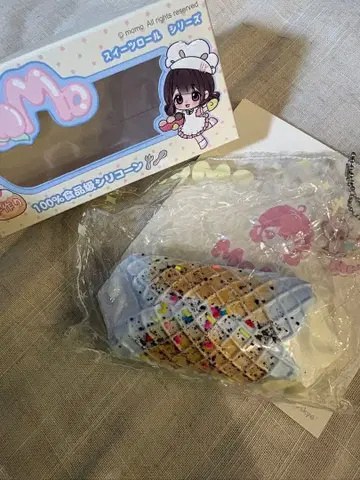 MoMo Skye 해염맛 와플 롤 아이스 스퀴즈