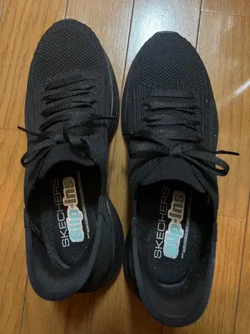 SKECHERS 블랙 스니커즈 새상품 24cm