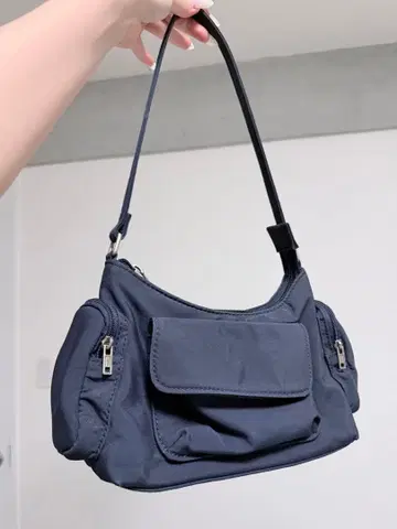 브랜디 멜빌 숄더백 네이비