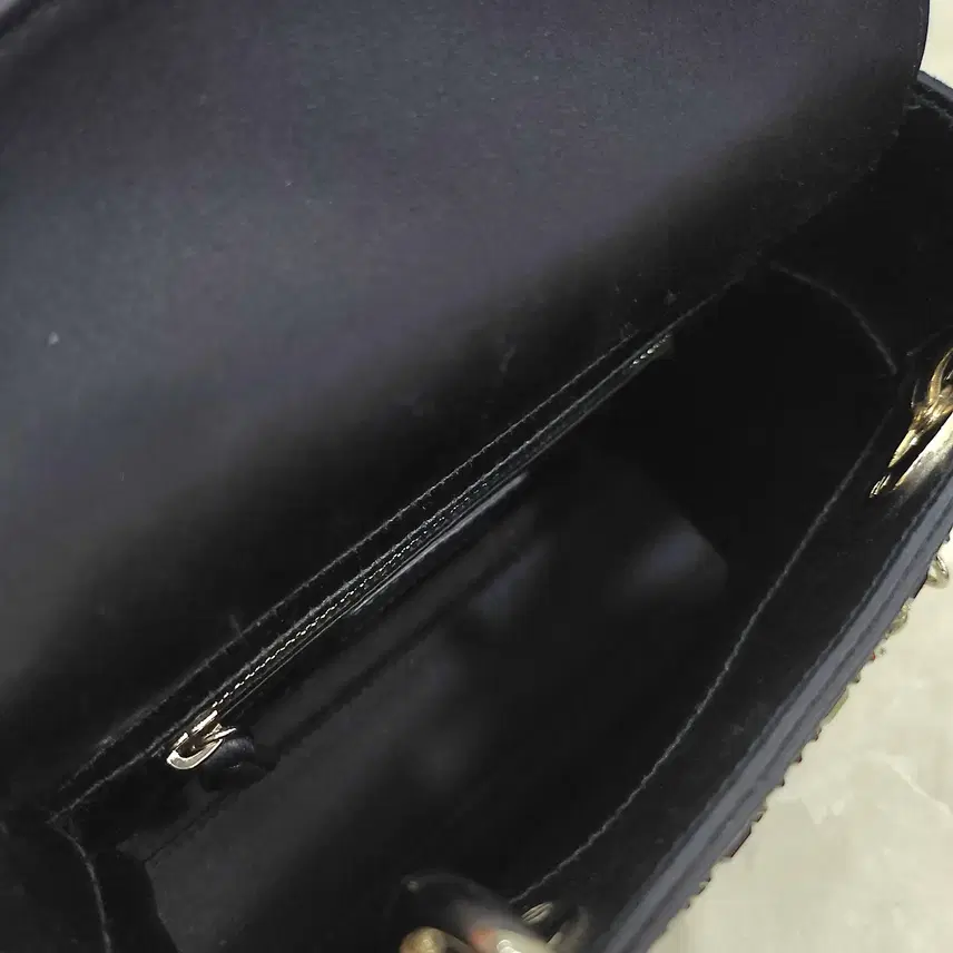 디올 레이디 미니백 블랙 새틴 M0500PRTC 사진 8