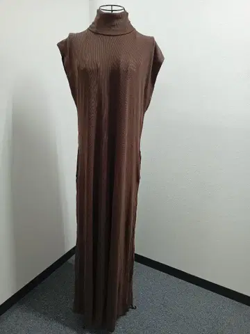 229 ZARA 하이넥 슬리브리스 타이트 원피스 L