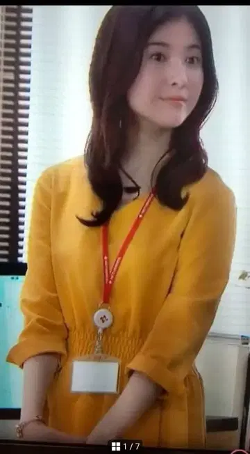 나, 정시에 퇴근합니다 요시타카 유리코 착용 셔링 원피스