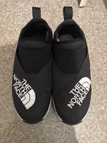 THE NORTH FACE 블랙 스니커즈