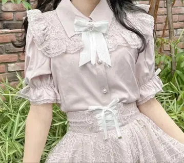 로지타 레이스 절개 블라우스 반팔