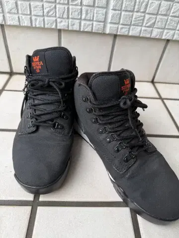 SUPRA 하이컷 스니커즈 블랙