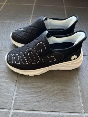moz 블랙 슬립온 퀼팅